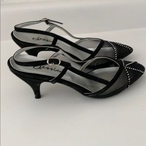 ⚡️3/$30⚡️Vintage 70s strappy heels